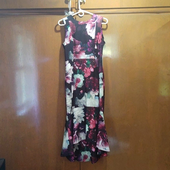 Calvin Klein sleeveless floral formal gown - Picture 1 of 5